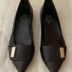 AGL size 39 black flats. Wore them once.